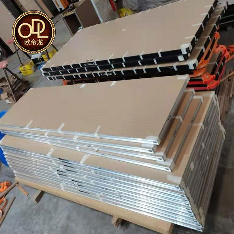 廣東佛山鋁木門(mén)廠(chǎng)家鋁木門(mén)價(jià)格是少錢(qián)？歐帝龍鋁木門(mén)是品牌嗎